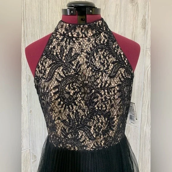 NWT Xscape Black and Nude Lace Pleated Skirt Halter Evening Cocktail Dress Sz 10 - Picture 2 of 16